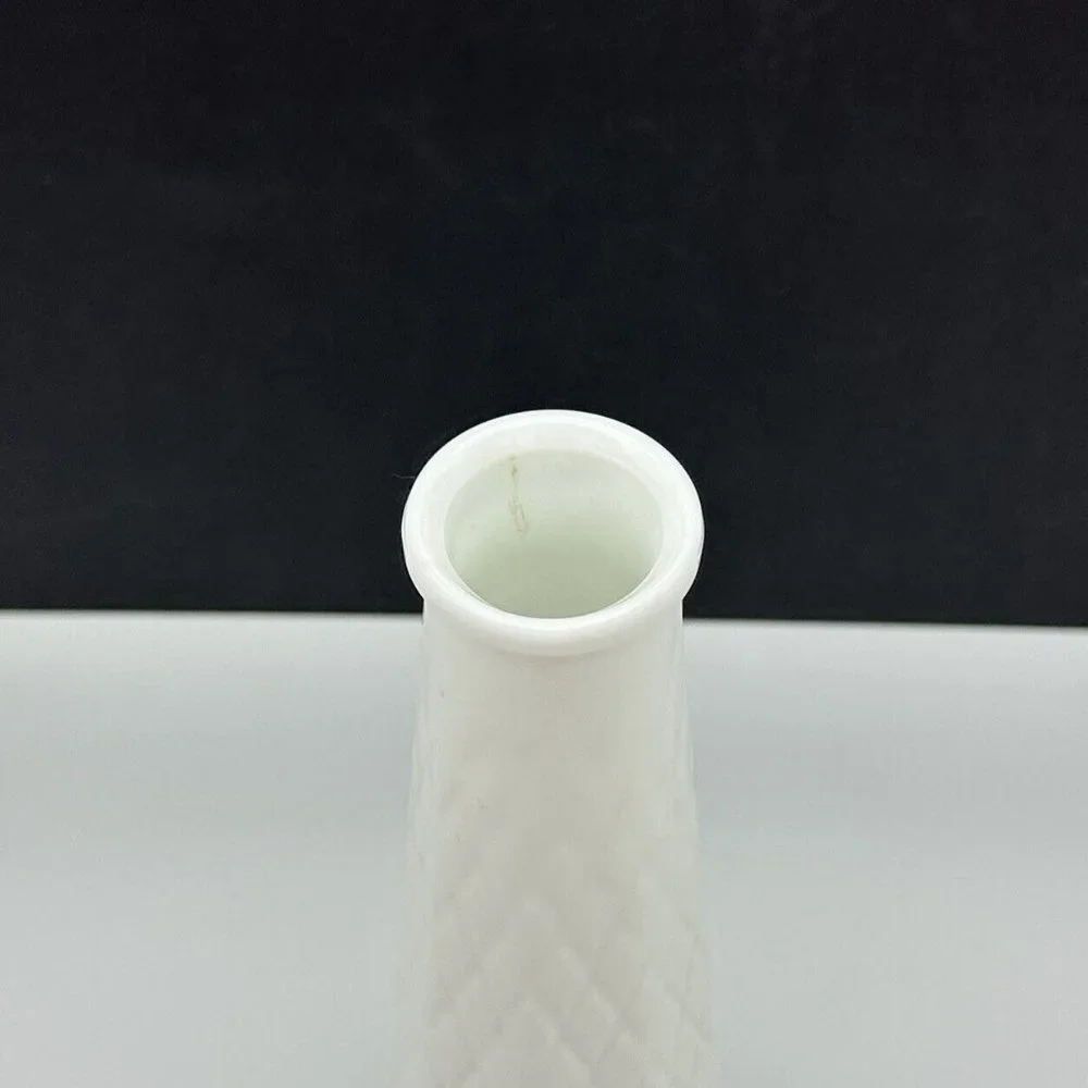 Vintage E O Brody Cleveland 8 Panel Milk Glass Vase‎ M-147 Quilted Diamonds 9